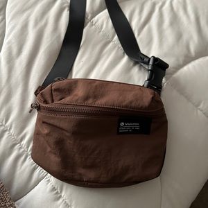 Lululemon clean lines belt bag